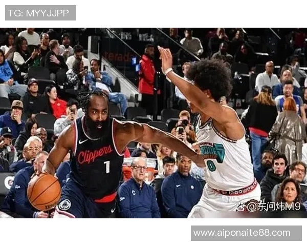 火箭大胜掘金，哈登砍下55分，演绎篮球传奇